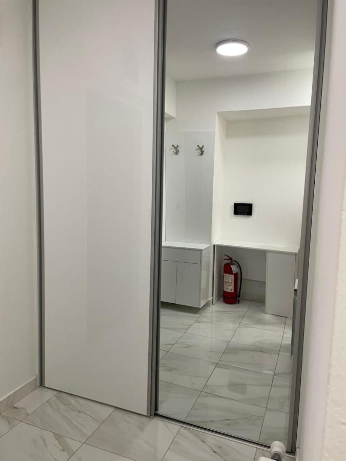 Luka Apartments Flatiron Скопье Экстерьер фото